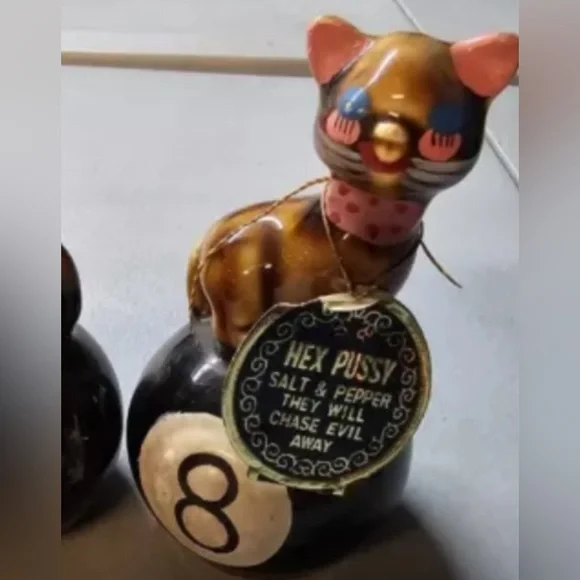 Vintage 50’s Hex Pussycats atop 8 Balls “ They Ward Evil Away” Salt & Pepper Set - Picture 11 of 11